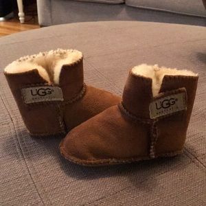 UGG infant Erin bootie size small Velcro closure